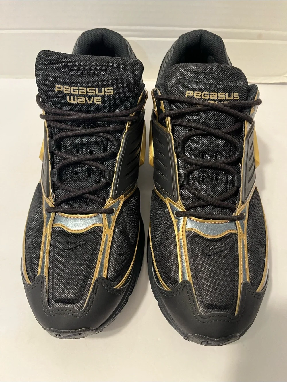 Nike Men’s Athletic Sneakers Black and Gold Size 13